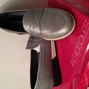NIB Aerosoles Penny Loafer style, "Time Off", Taupe/Silver Metallic, Size 5M